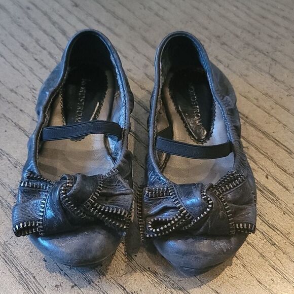 Toddler dress bow shoes size 7.5M🖤🤍 - Picture 2 of 6